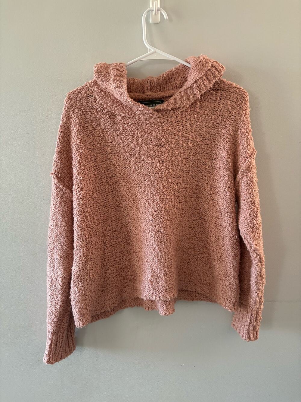 American Eagle Sweater Women's Small Pink Hoodie Fuzzy Cozy Chunky Knit